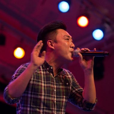 White Ribbon Live Music - Danny on vocals (English Songs)